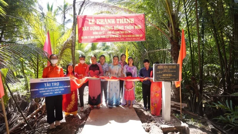 Lễ khánh thành đường nông thôn mới liên tổ 4, xã Lương Hòa, Giồng Trôm, Bến Tre do New88 tài trợ